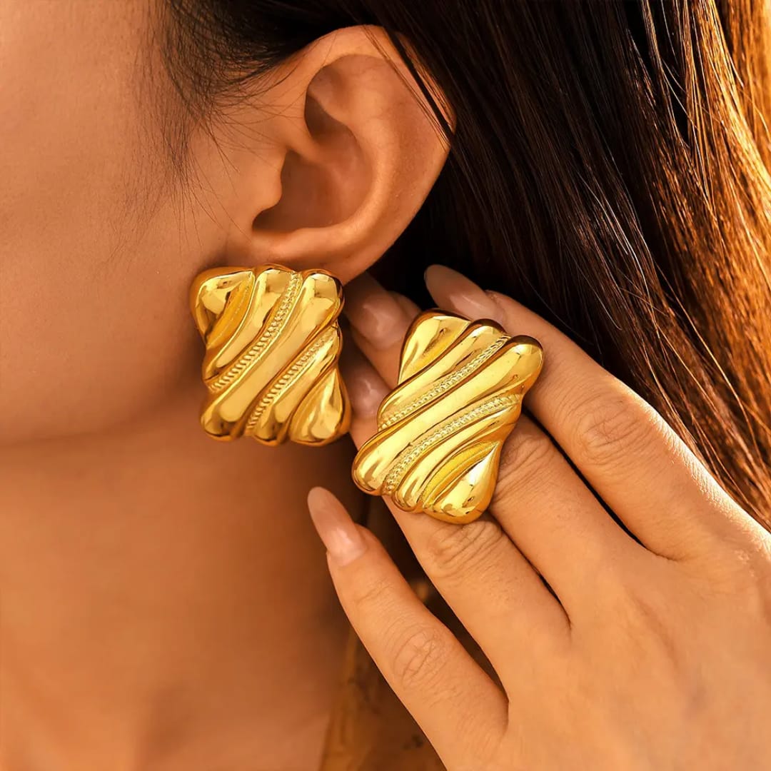 Véline Sculpted Gold Earrings