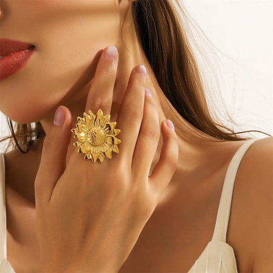 Soléa Bloom Gold Statement Ring