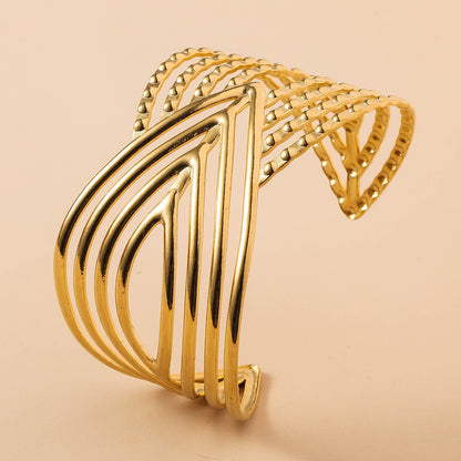 Vérité Sculpted Gold Bracelet