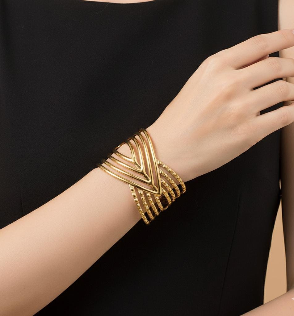 Vérité Sculpted Gold Bracelet