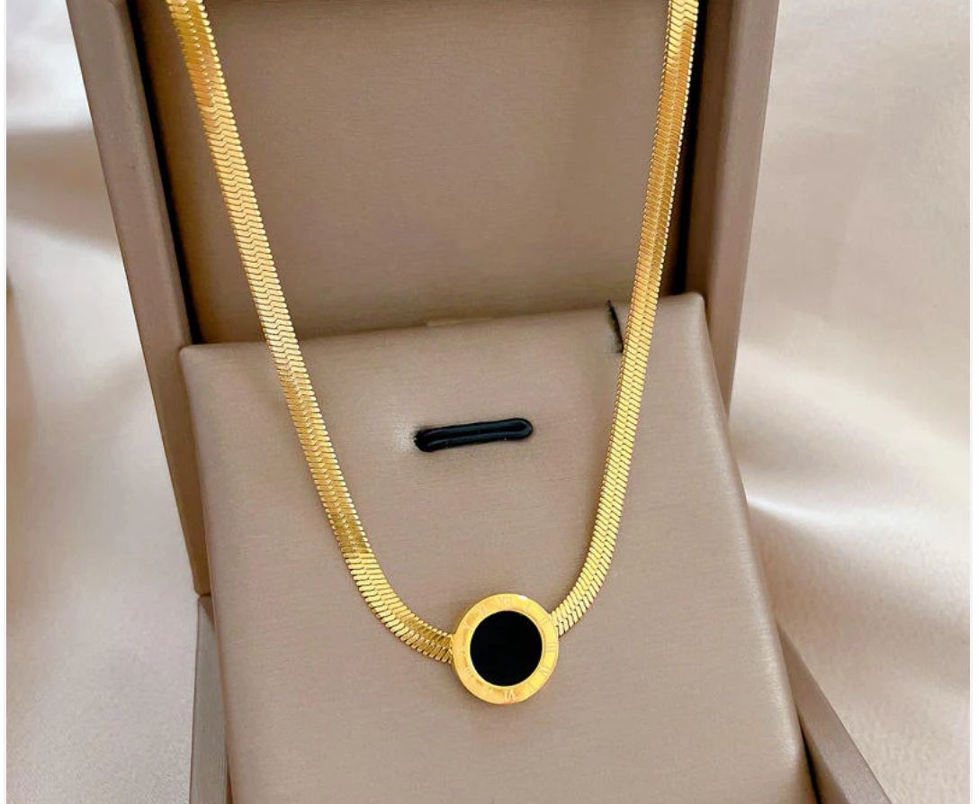 Auren Noir Medallion Necklace
